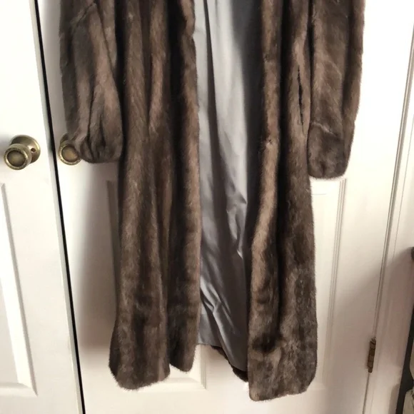 Women’s Vintage Full Length Fur Coat.Natural Blue Iris. 50” Length Wing Collar